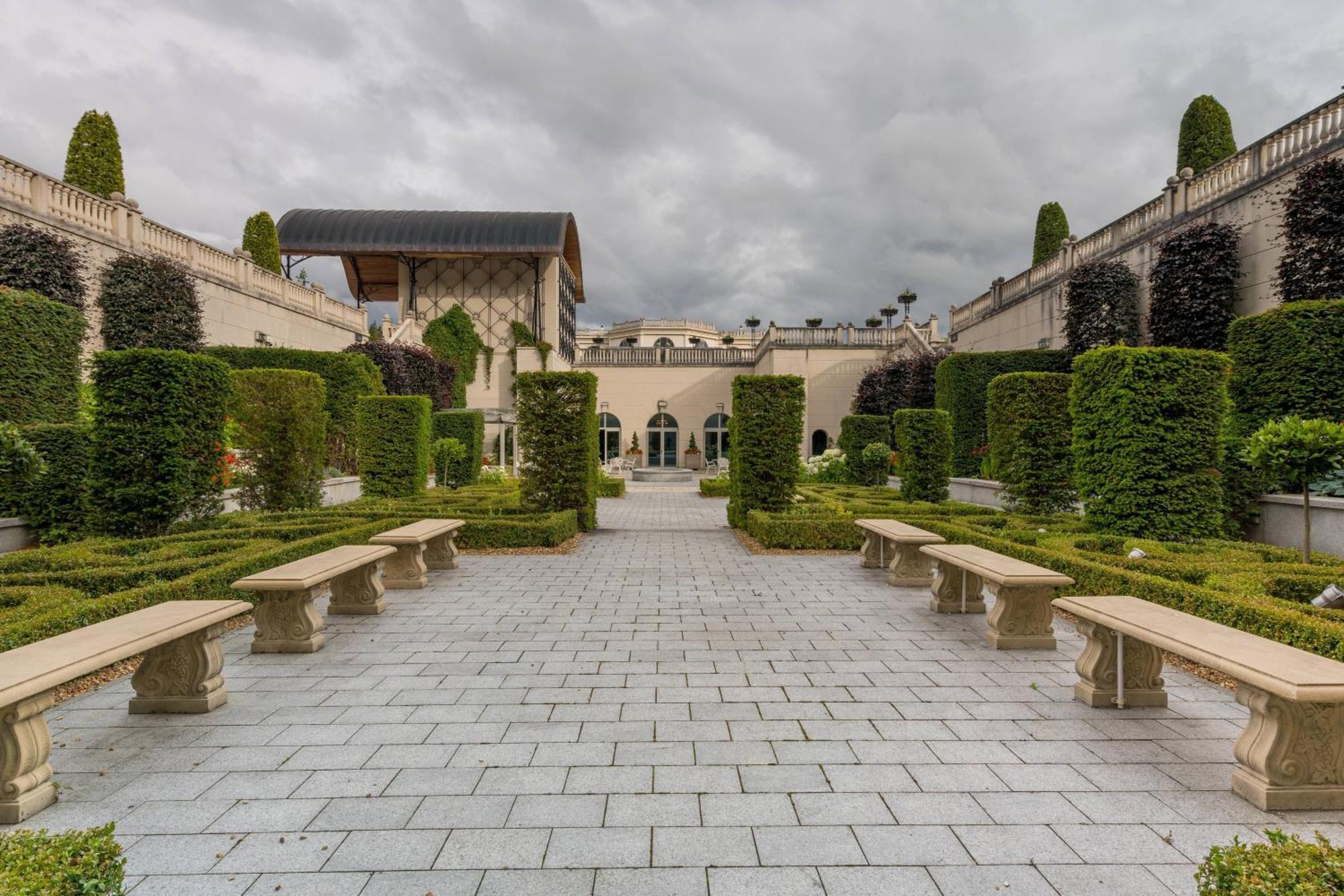 Powerscourt Hotel, Autograph Collection Enniskerry Luaran gambar The gardens of the Aga Khan Museum