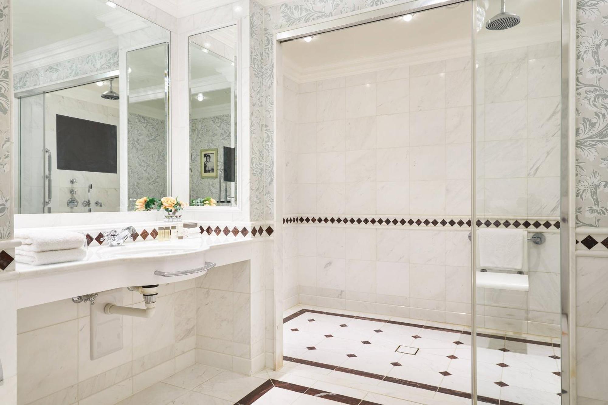 Powerscourt Hotel, Autograph Collection Enniskerry Luaran gambar A shower enclosure