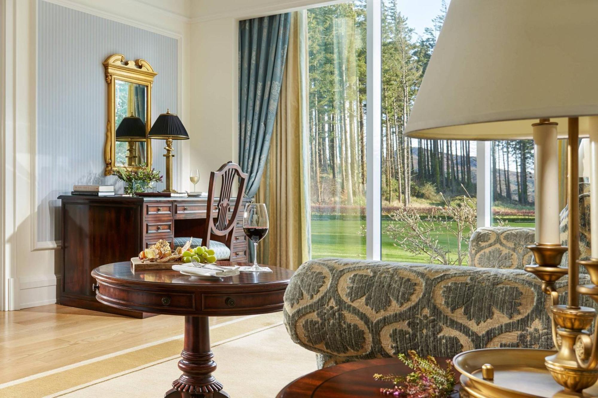 Powerscourt Hotel, Autograph Collection Enniskerry Luaran gambar A living room at the Four Seasons Hotel