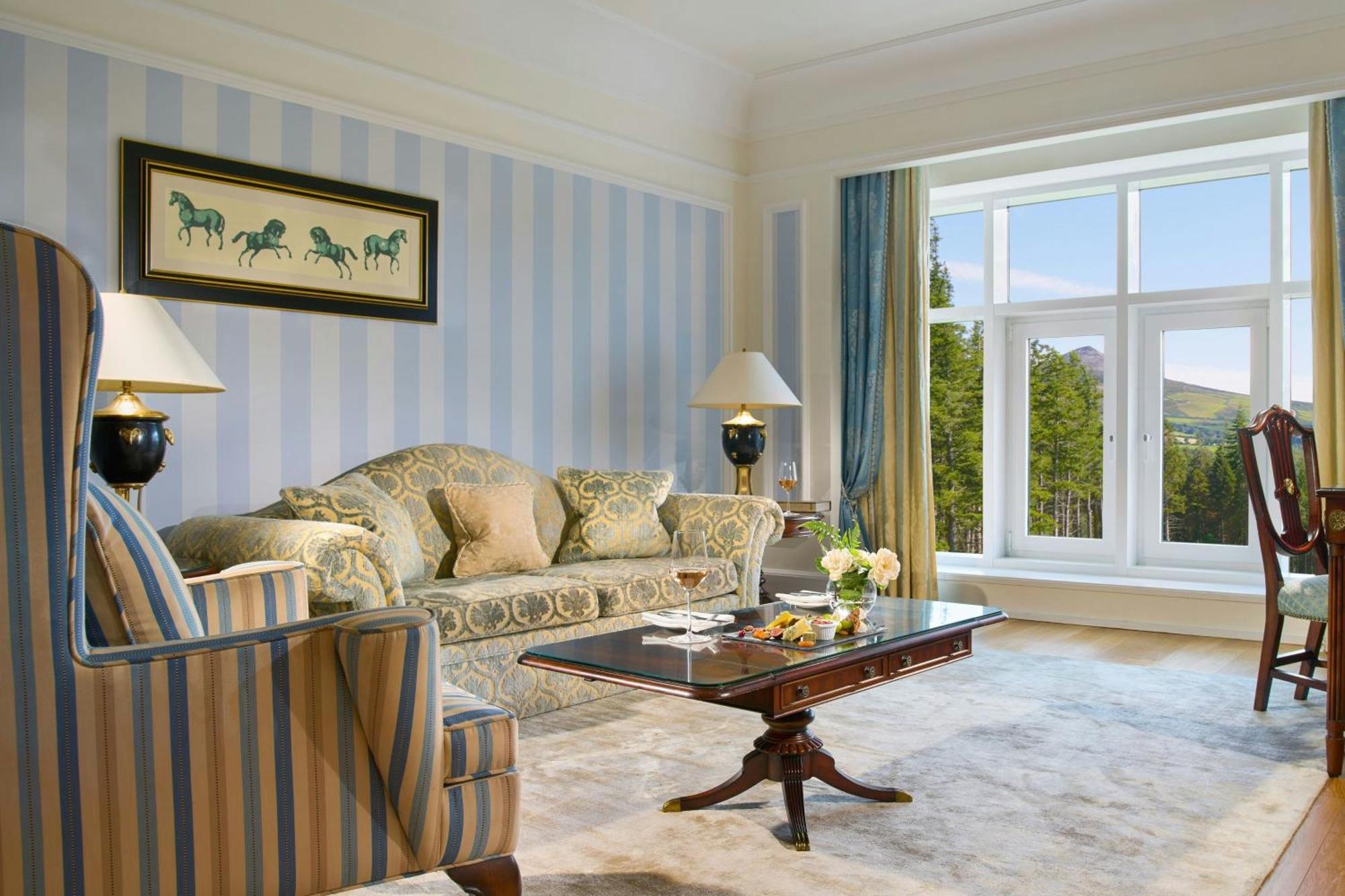 Powerscourt Hotel, Autograph Collection Enniskerry Luaran gambar A living room at the hotel