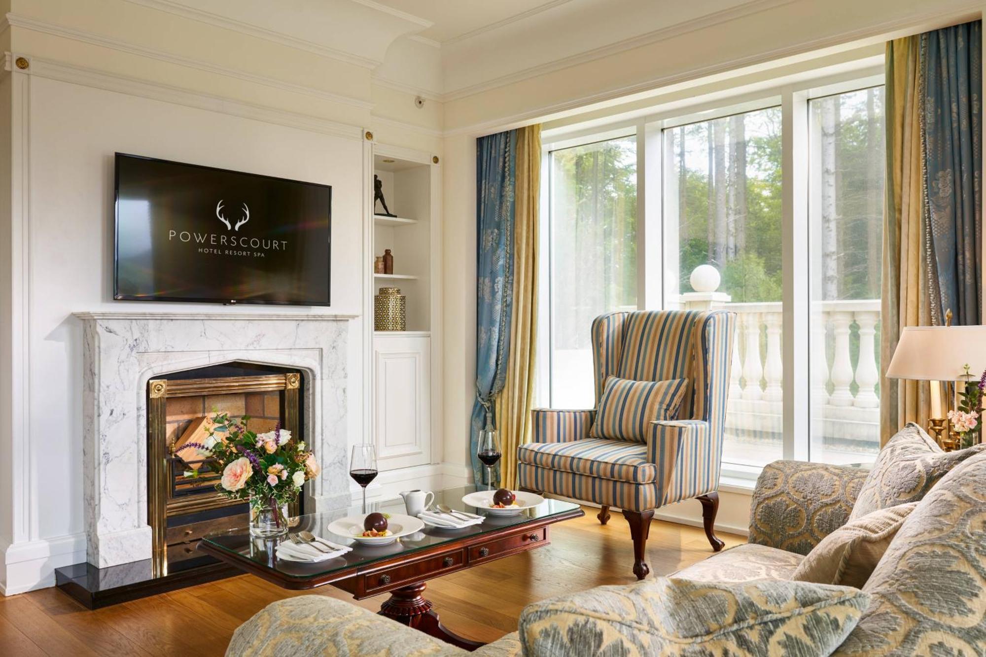 Powerscourt Hotel, Autograph Collection Enniskerry Luaran gambar A living room at Powerscourt Hotel