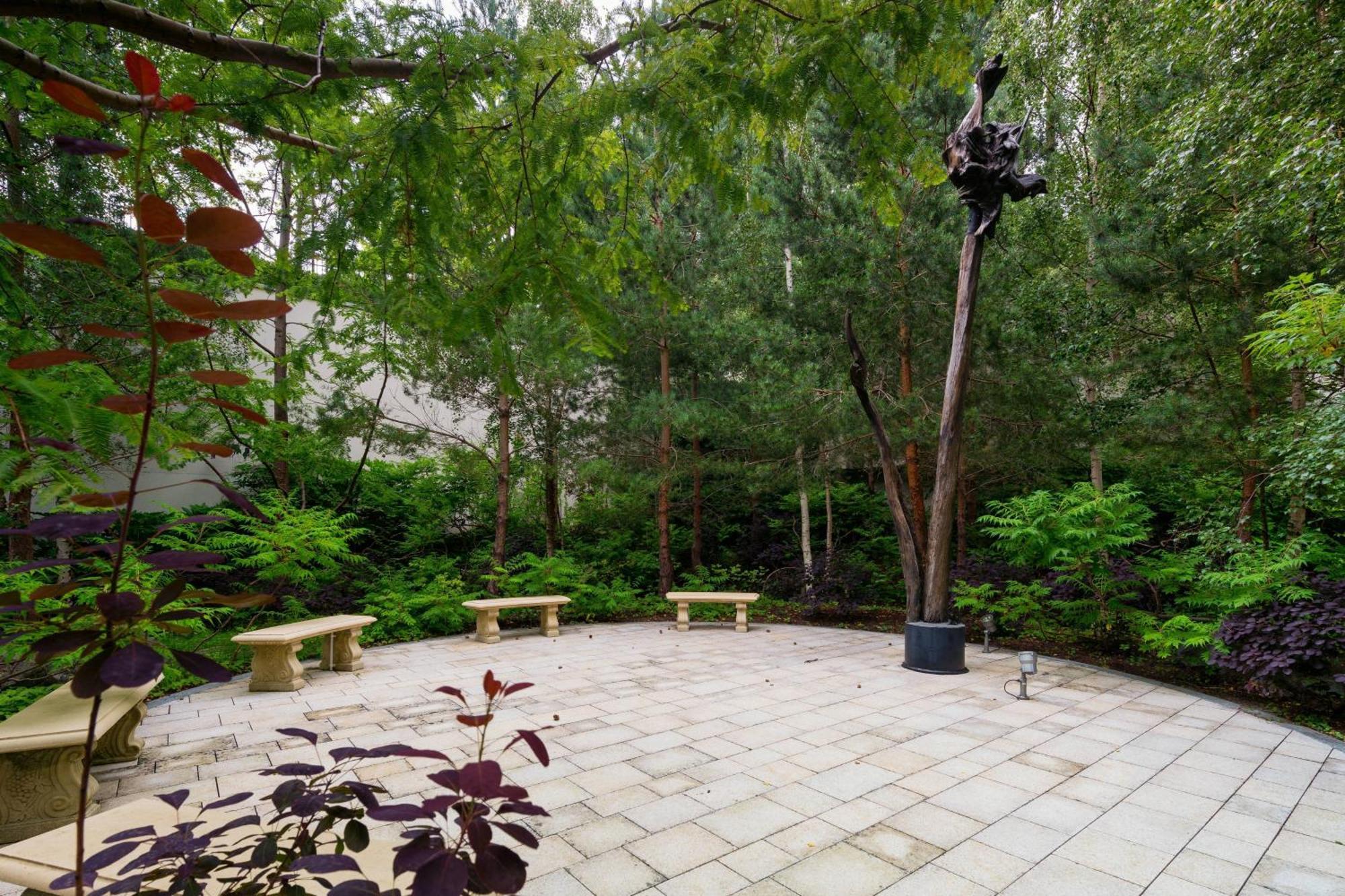 Powerscourt Hotel, Autograph Collection Enniskerry Luaran gambar The sculpture in 2019